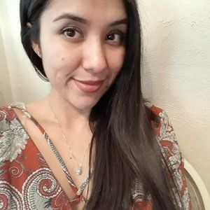 Meet your Posher, Yajaira